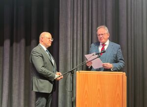 Übergabe Schulurkunden